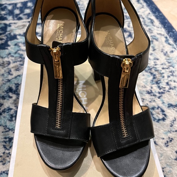 Michael Kors Black zipper heels - Picture 1 of 2